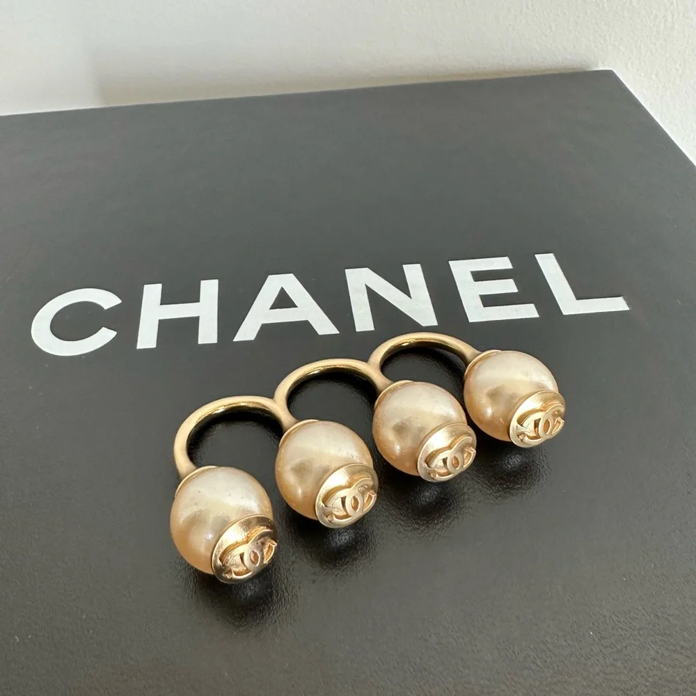 CHANEL ring gold